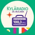 Kyläradion mainoskuva, jossa vanha radiovastaanotin ja kirjoitettu tiedot Kyläradio 25.-26.5.2024. 100,3MHz. mieletontavaloa.fi